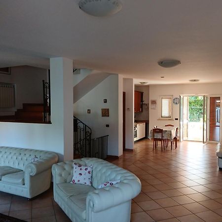 Вилла La Casa Di Ale Латина Экстерьер фото